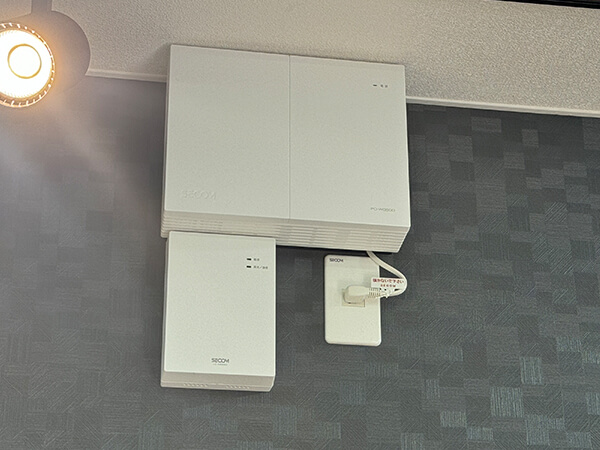 電動シャッター完備。24時間セキュリティ