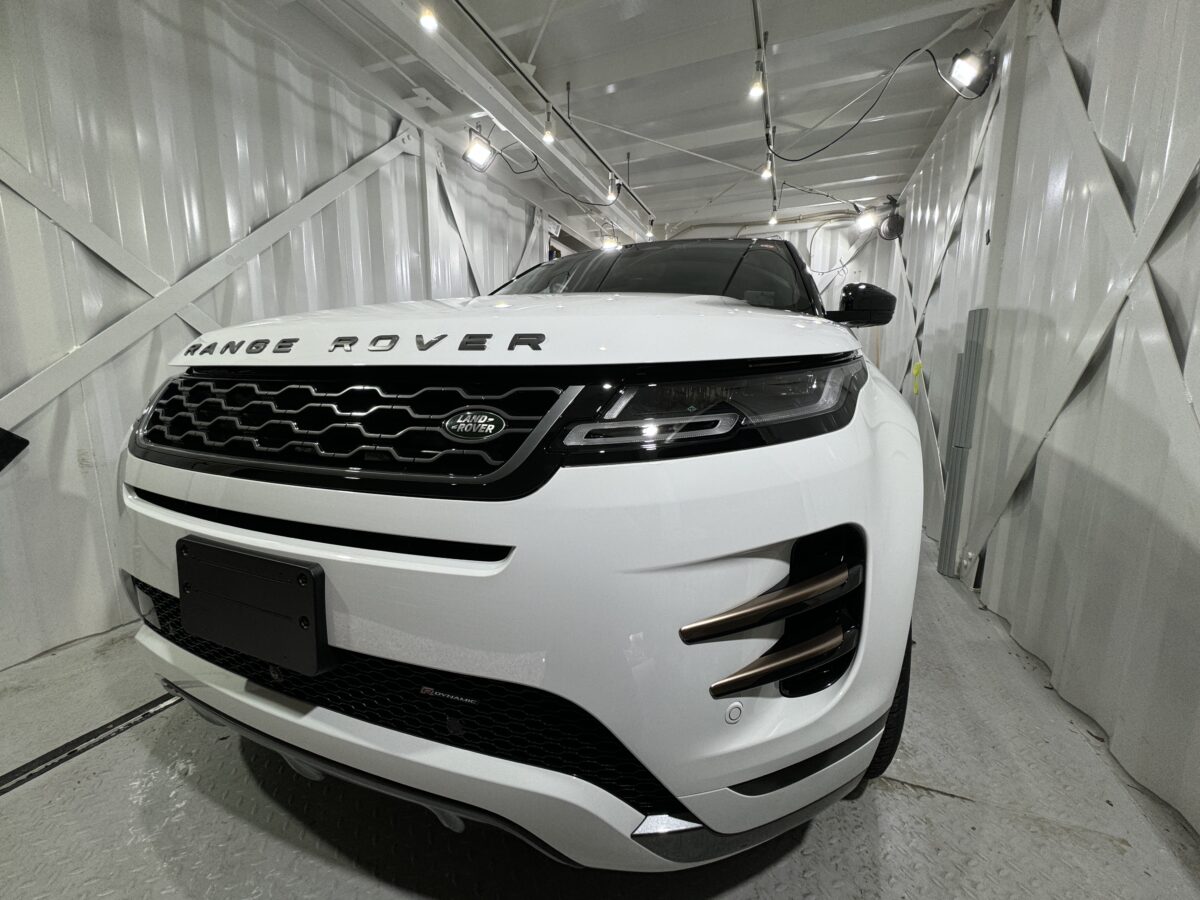 新型車レンジローバ イヴォーグ のガラスコーティング施工車事例/神奈川県横浜市保土ケ谷区M様より|横浜で車のコーティングならMr.Polish|神奈川県横浜市の専門店