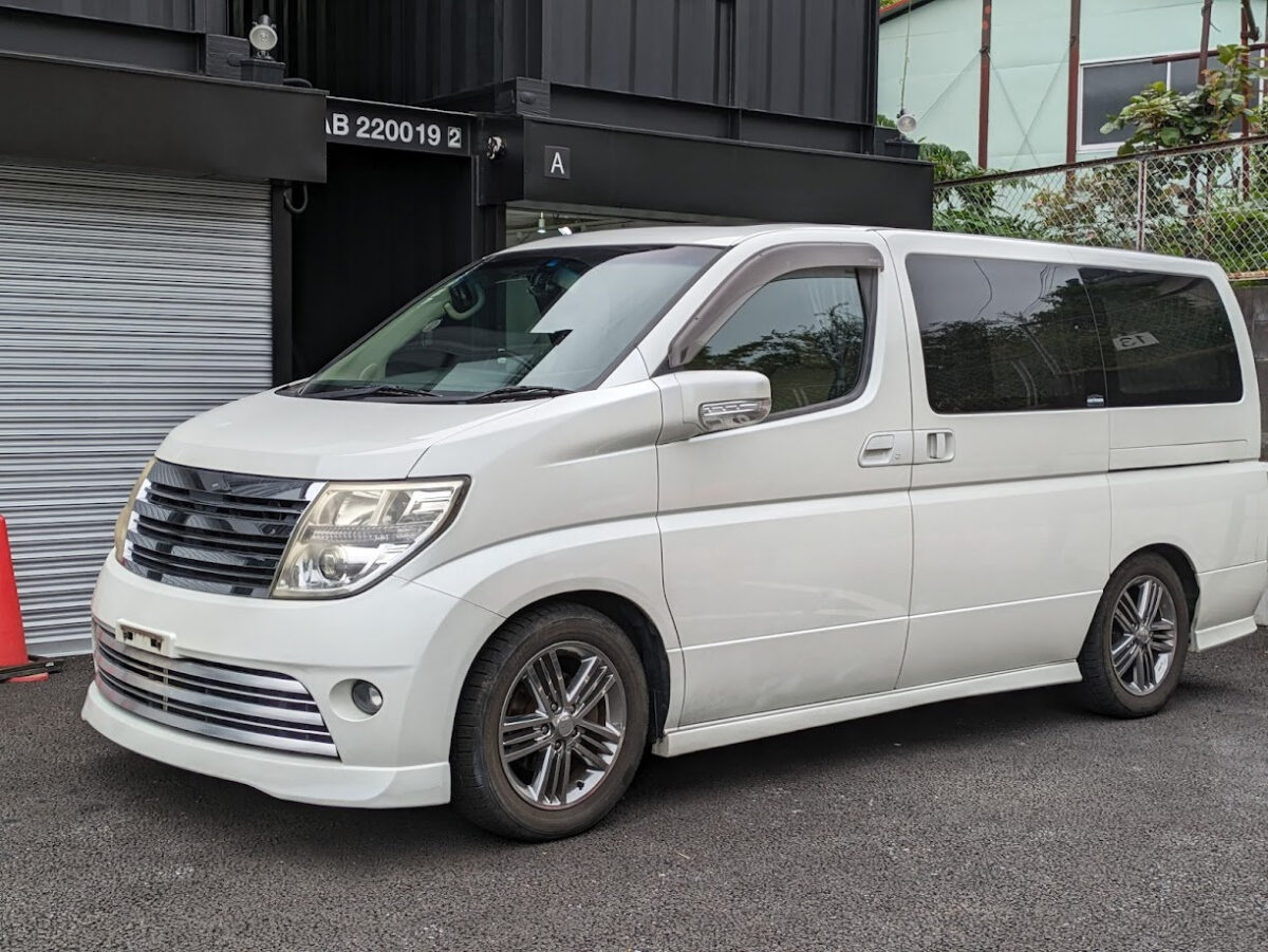 【ペンキミスト除去】日産(ニッサン) エルグランドE51の施工車事例/神奈川県横浜市保土ヶ谷区W様|神奈川県横浜市のカーコーティング専門店Mr.Polish