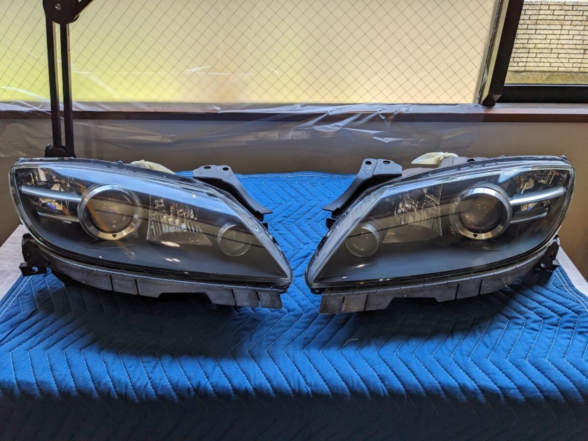 マツダ RX-8のヘッドライトリペア作業と殻割りにて外側・内側のヘッドライトクリーニング施工車事例/神奈川県茅ヶ崎市S様|神奈川県横浜市の車のコーティング専門店Mr.Polish