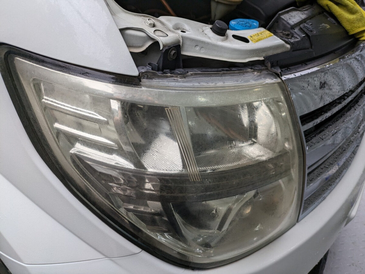 ニッサン エルグランドのヘッドライトリペア施工車例/横浜市保土ケ谷区より|横浜の車のコーティング専門店Mr.Polish