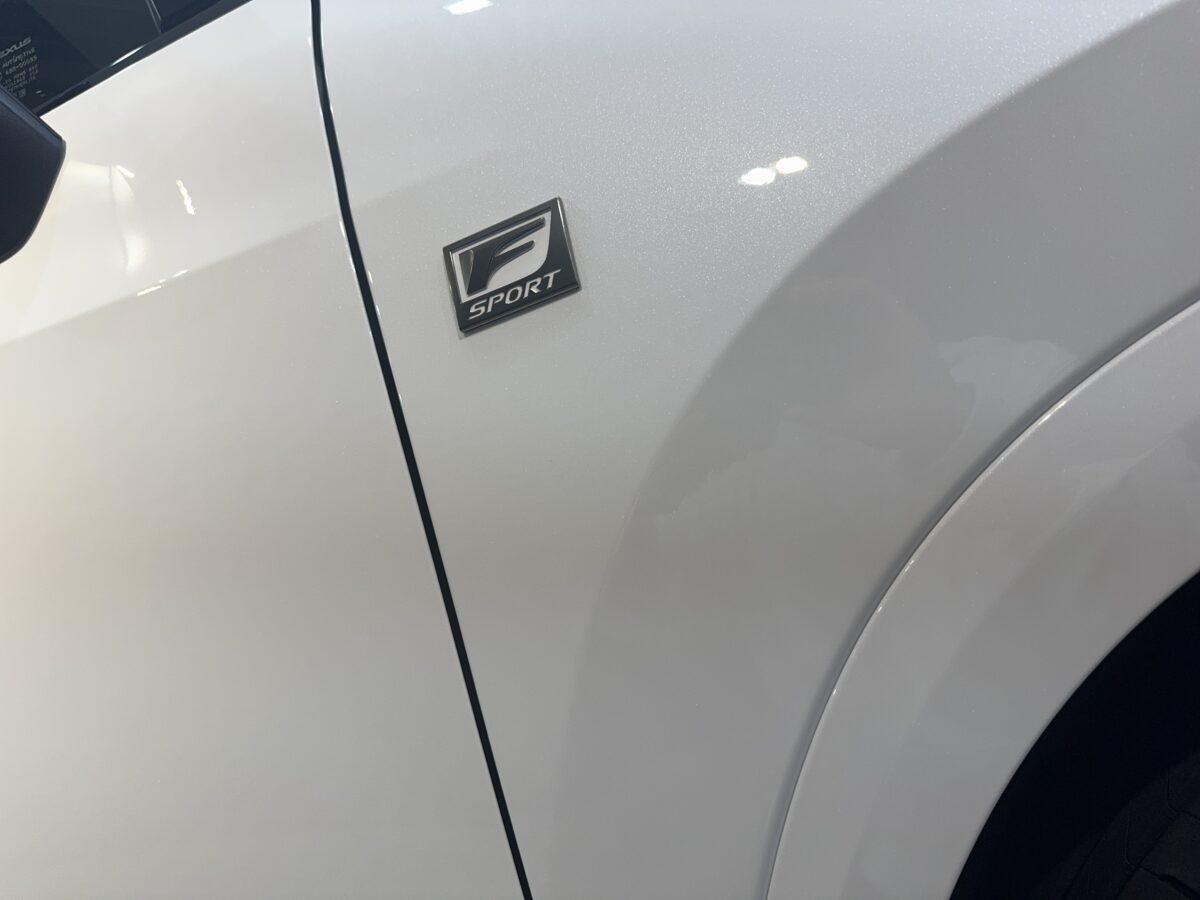 レクサス NX350hへのセラミックコーティング二層“SIX CERAMIC”の施工完了