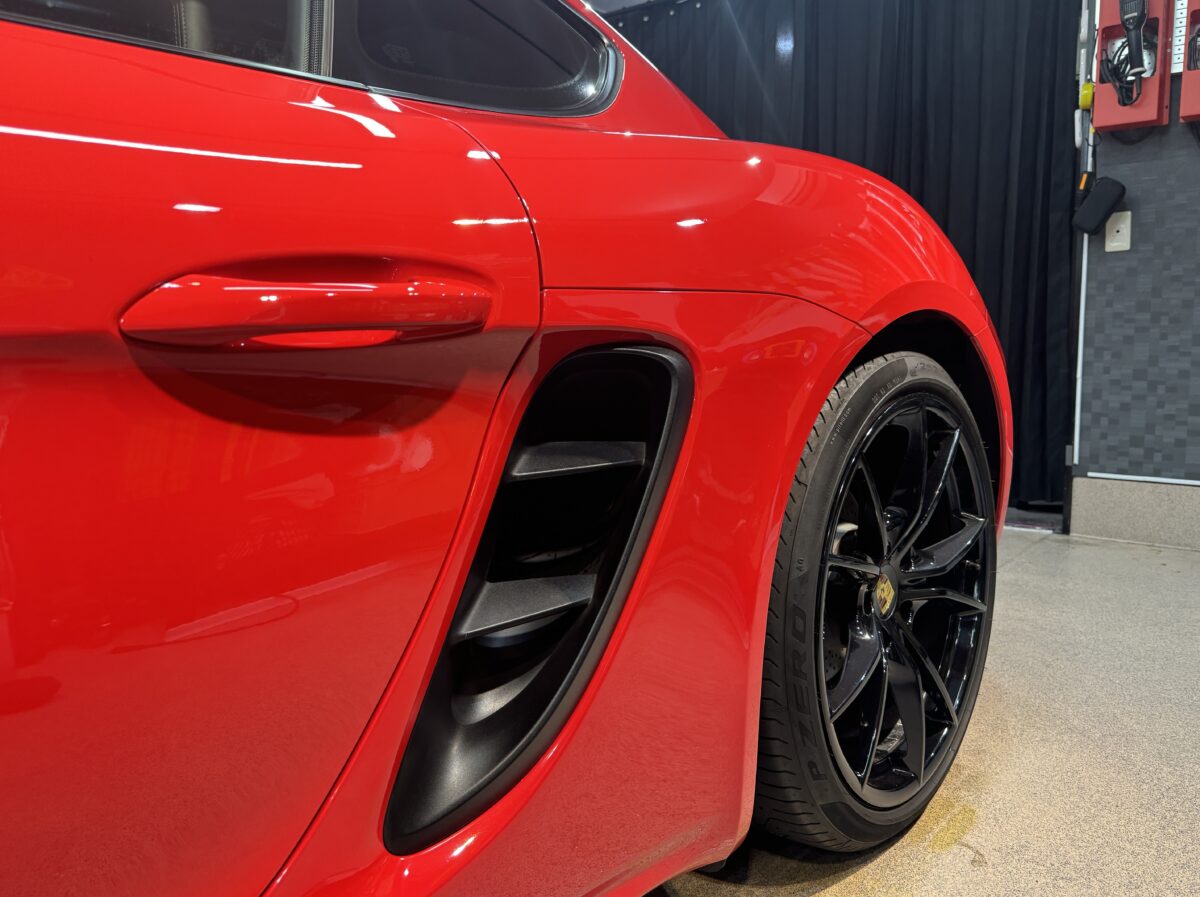 ポルシェ 718ケイマンのガラスコーティング施工完成