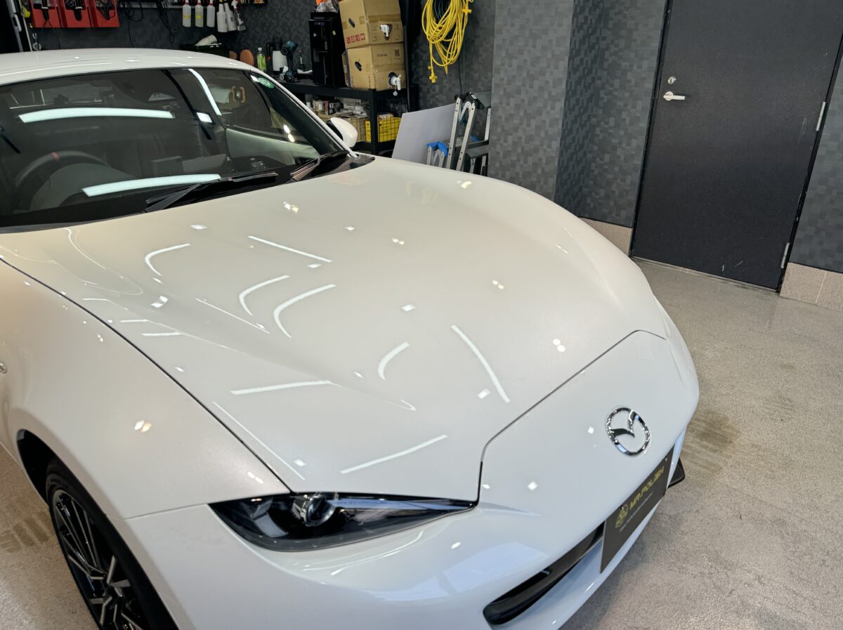 新型車マツダ ロードスターのガラスコーティング施工が完了
