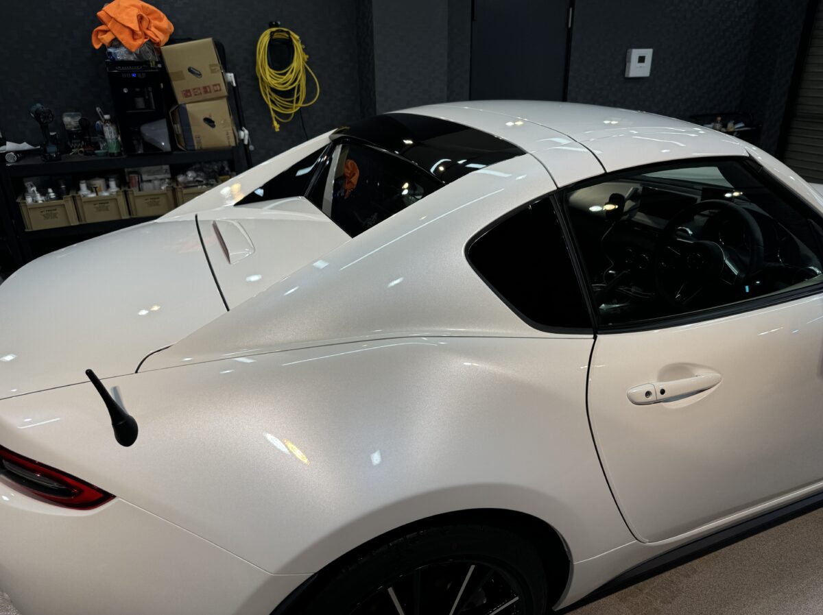 新型車マツダ ロードスターのガラスコーティング施工が完了