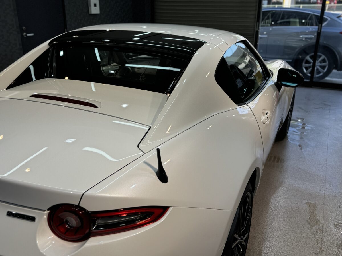 新型車マツダ ロードスターのガラスコーティング施工が完了