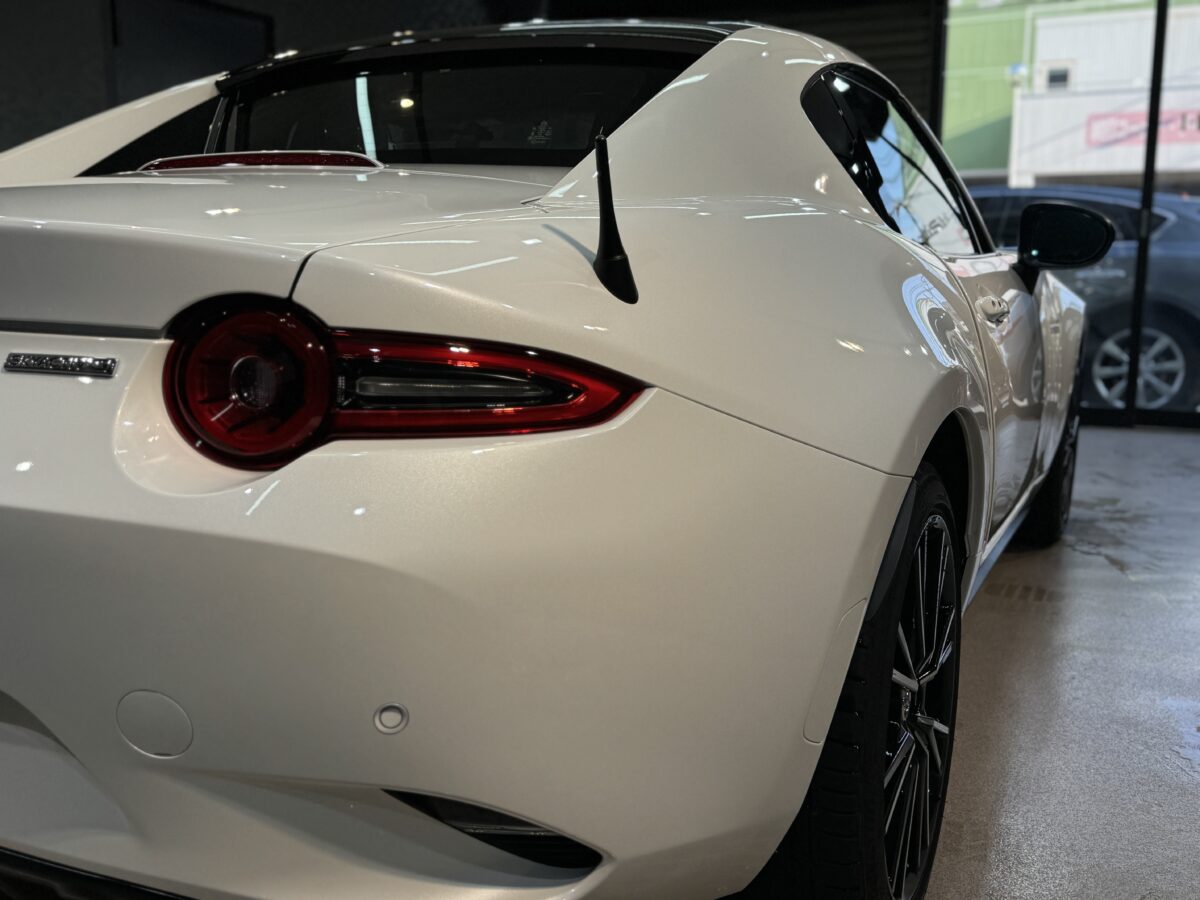 新型車マツダ ロードスターのガラスコーティング施工が完了