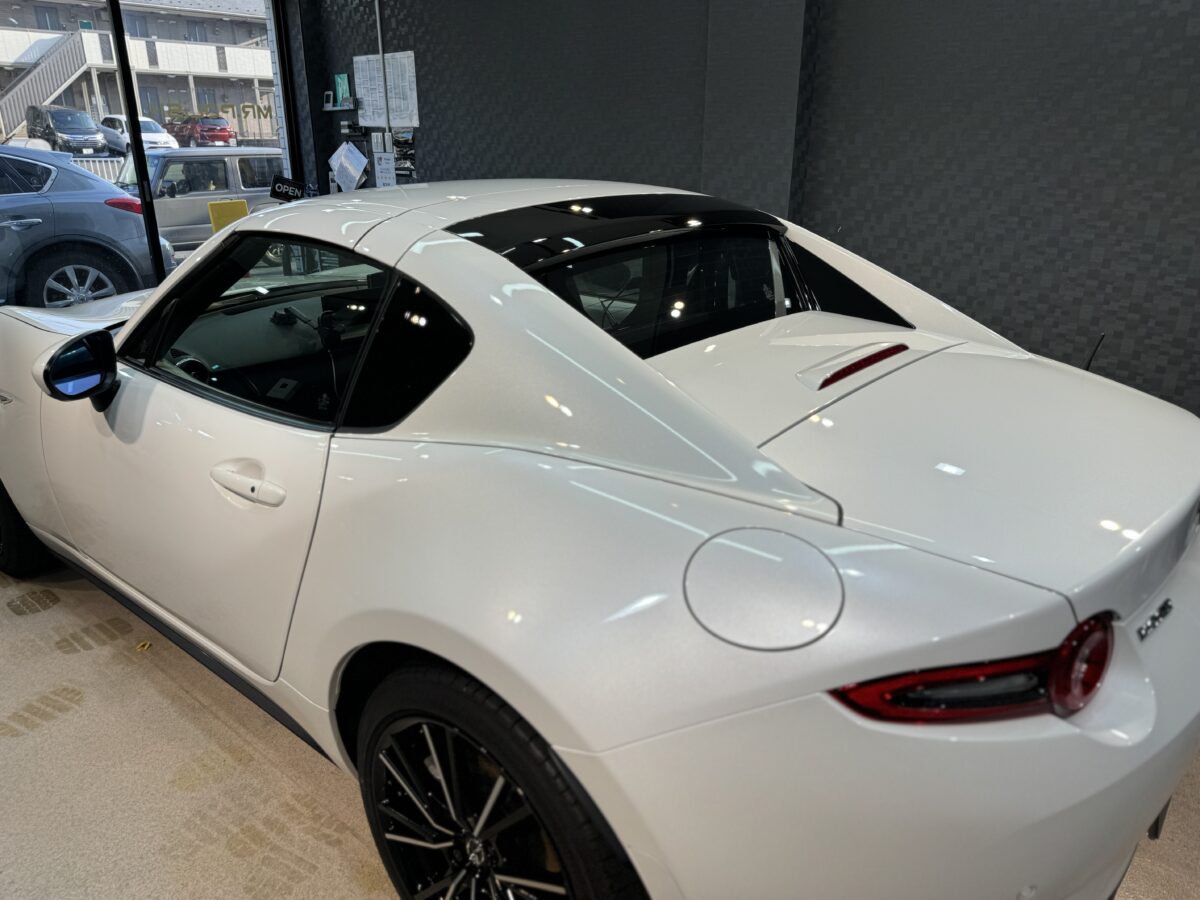 新型車マツダ ロードスターのガラスコーティング施工が完了