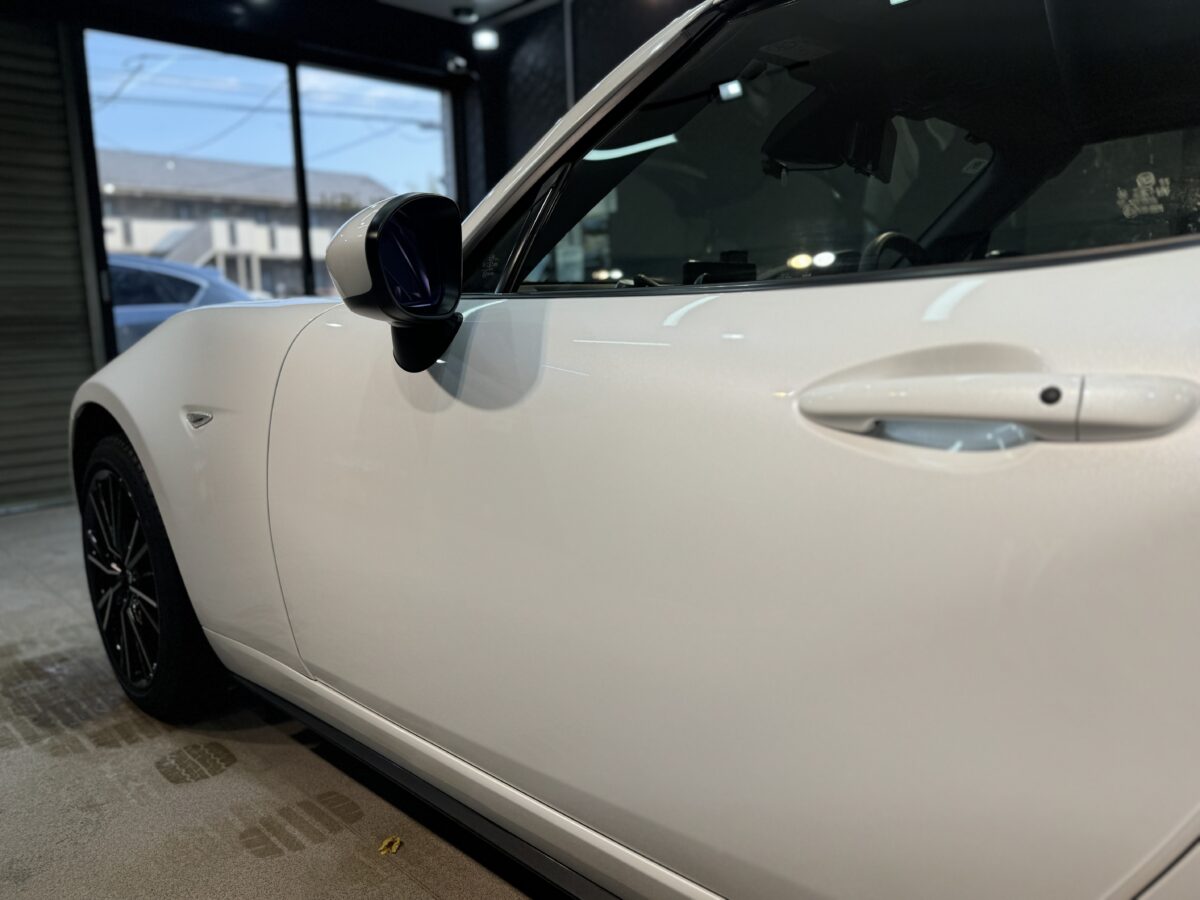 新型車マツダ ロードスターのガラスコーティング施工が完了