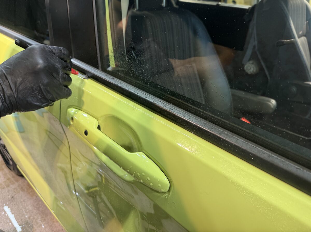 新車の状態に近づける下地処理