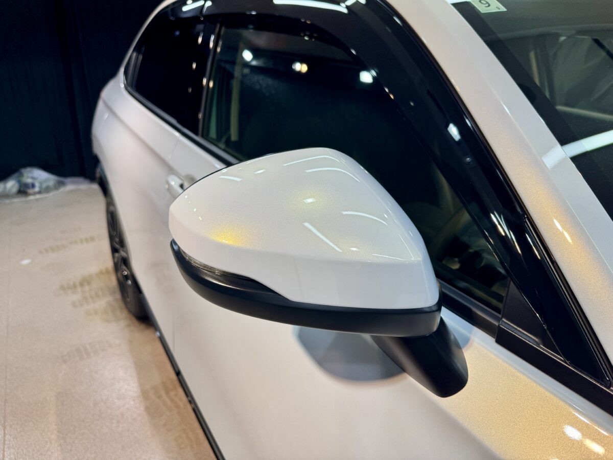 新型車ホンダ ヴェゼルへのセラミックコーティングの施工が完了