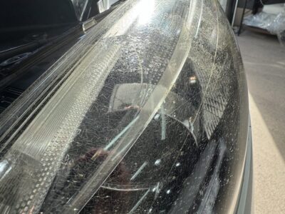 ヘッドライトの重度クラック（ひび割れ）除去 ｜ VOLVO V40のリペア施工車事例 ／ 東京都世田谷区O様より