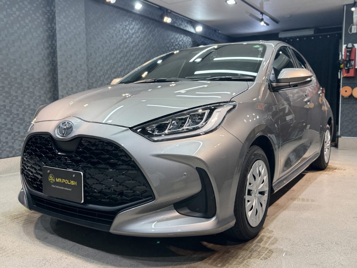 トヨタ ヤリスにガラスコーティングの施工が完了