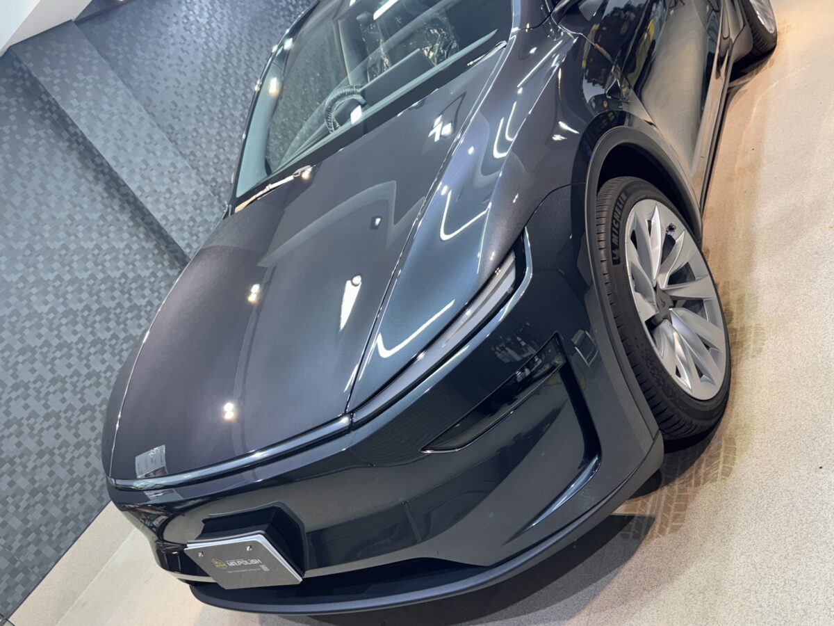 テスラ モデルY ジュニパーのガラスコーティング施工が完了