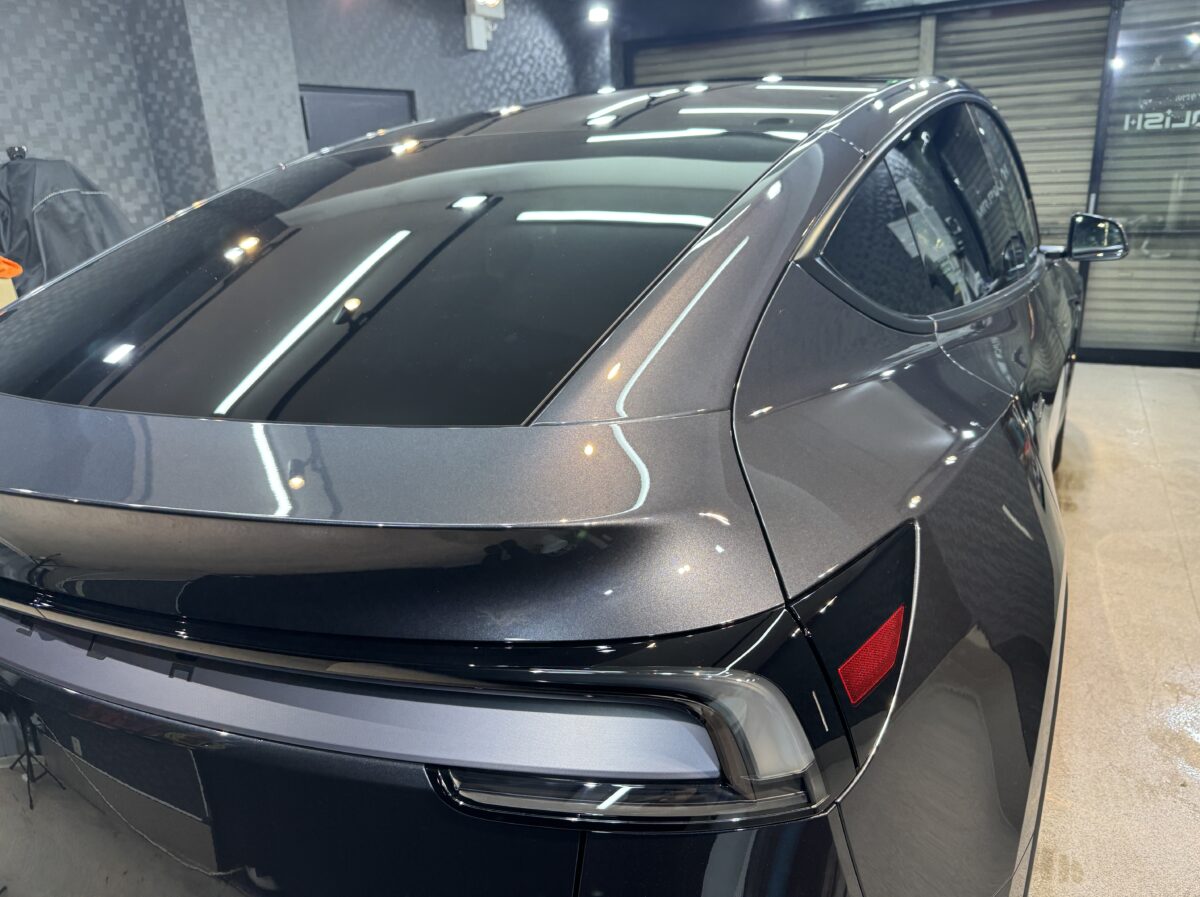 テスラ モデルY ジュニパーのガラスコーティング施工が完了