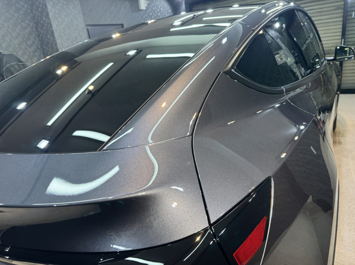 テスラ モデルY ジュニパーのガラスコーティング施工が完了