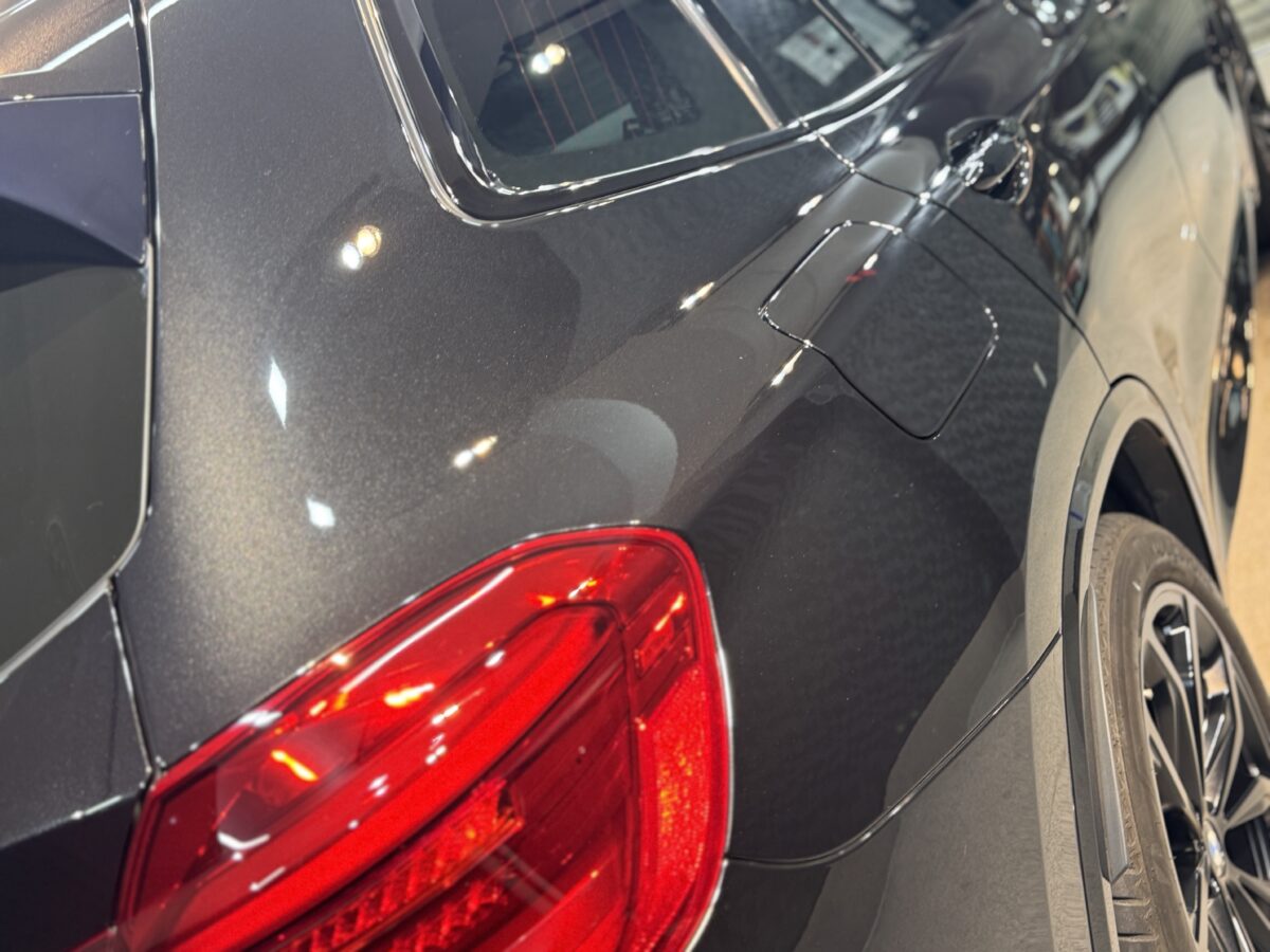 BMW X3へのセラミックコーティング二層施工が完了