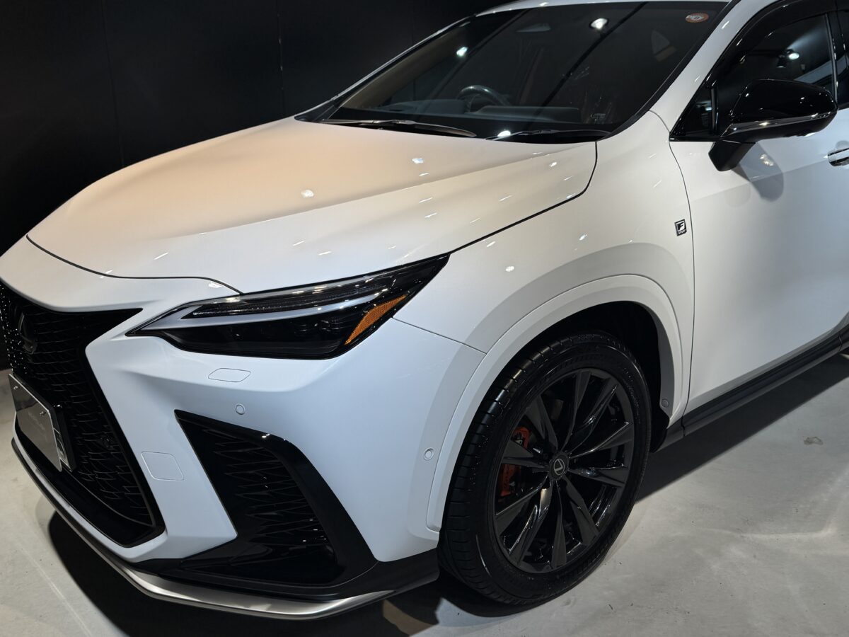 LEXUS NX350h へのセラミックコーティング二層の施工が完了