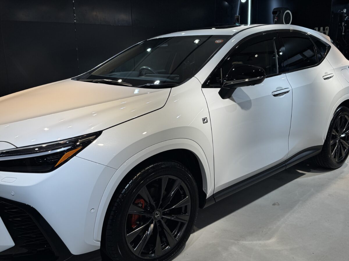 LEXUS NX350h へのセラミックコーティング二層の施工が完了
