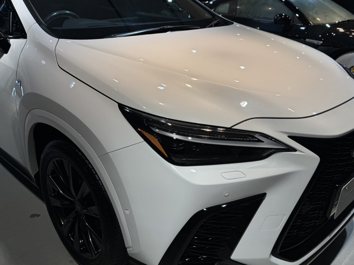 LEXUS NX350h へのセラミックコーティング二層の施工が完了