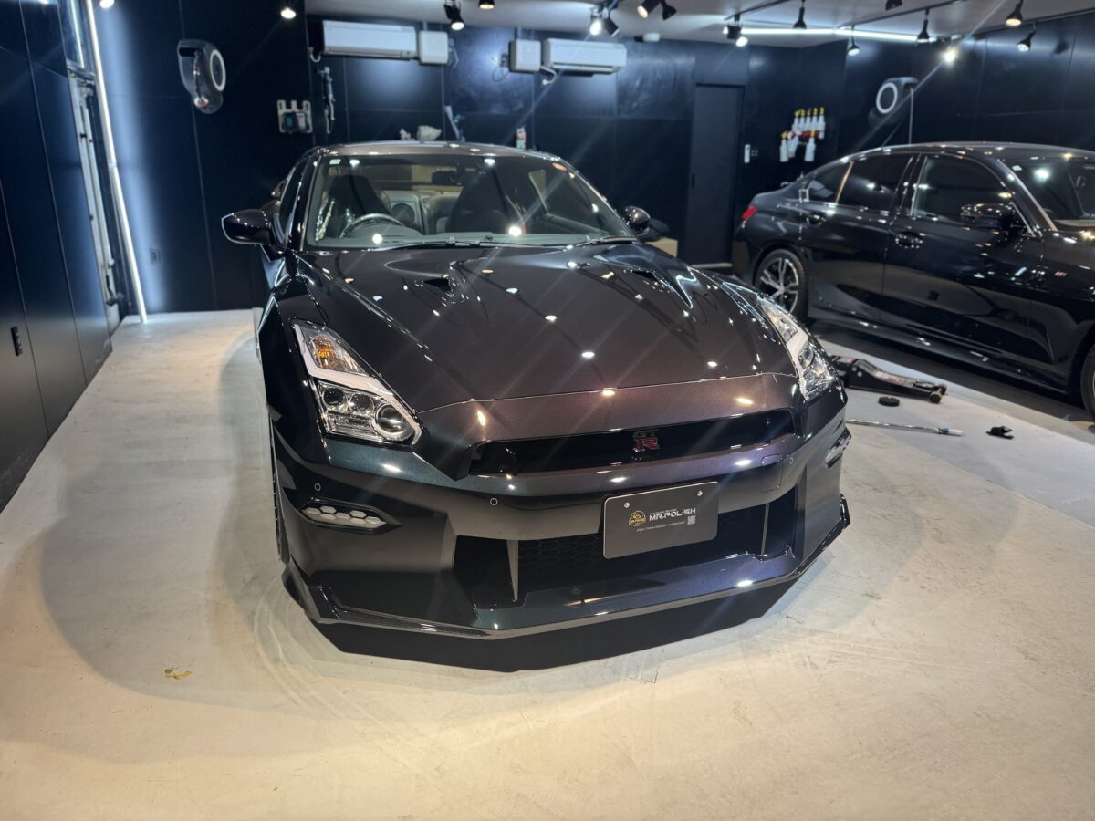 新型日産 GTR R35 nismo T-specへのセラミックコーティングの施工完了