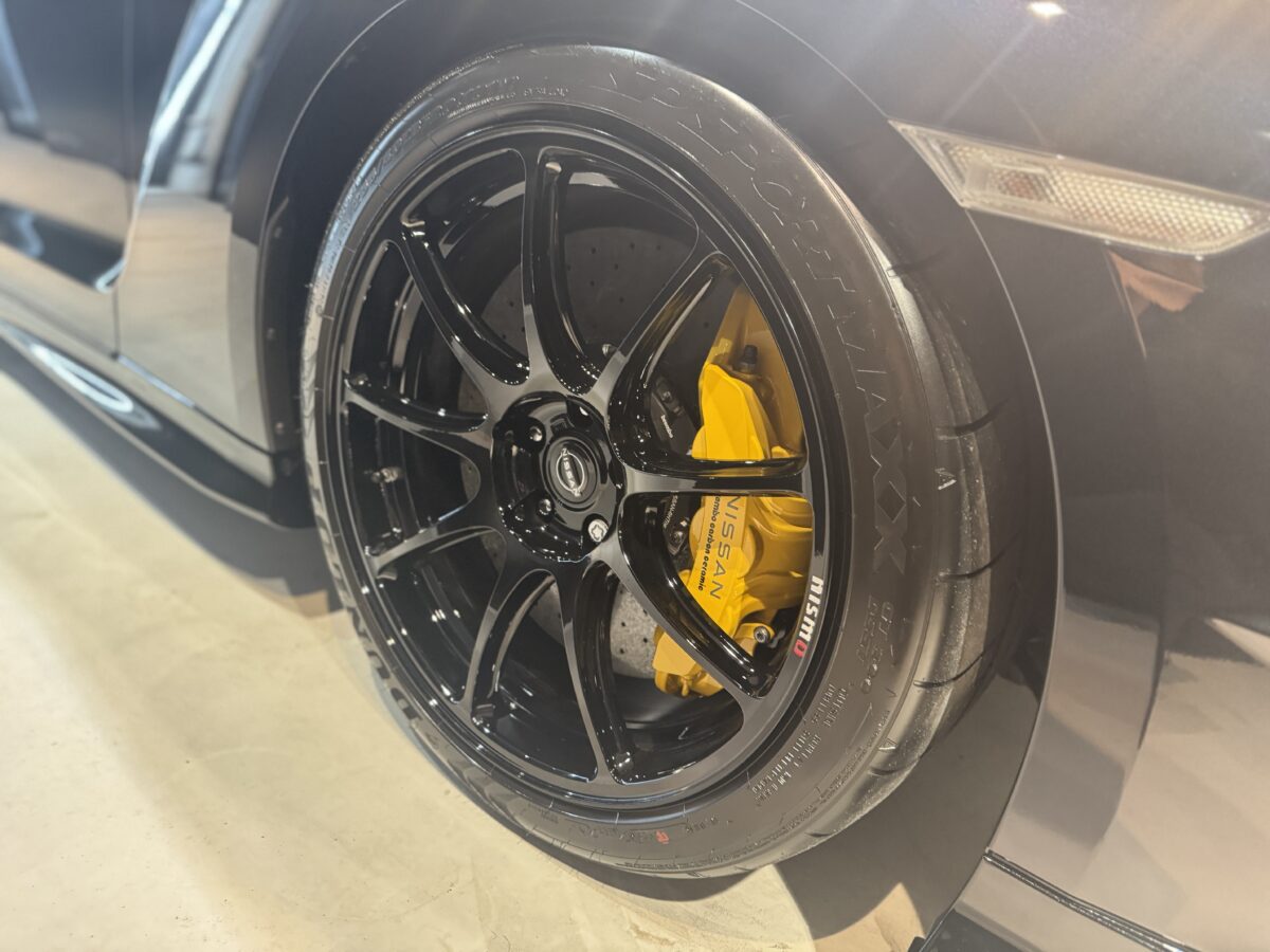 新型日産 GTR R35 nismo T-specへのセラミックコーティングの施工完了