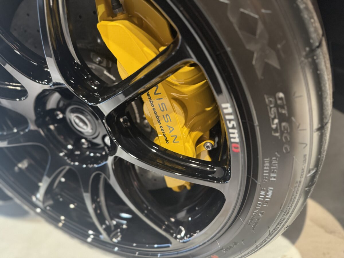 新型日産 GTR R35 nismo T-specへのセラミックコーティングの施工完了