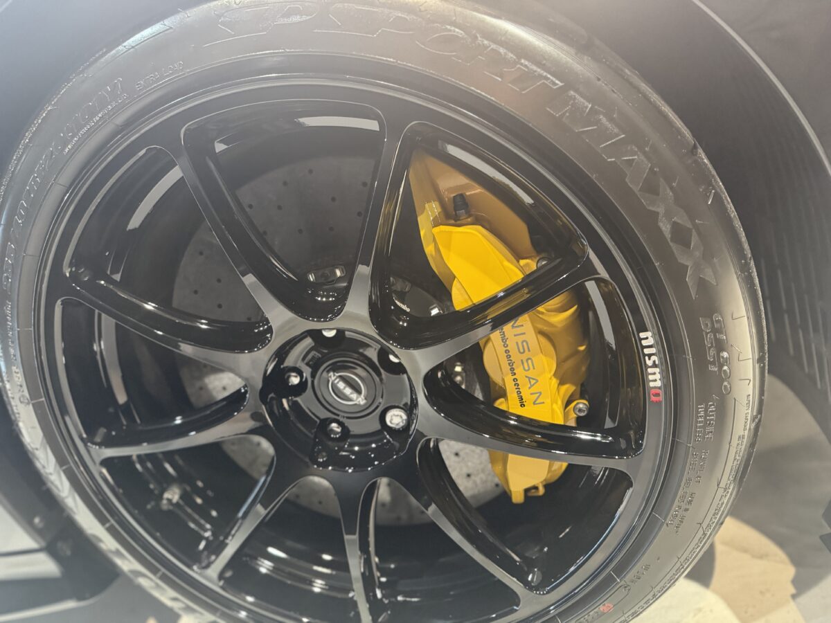 新型日産 GTR R35 nismo T-specへのセラミックコーティングの施工完了