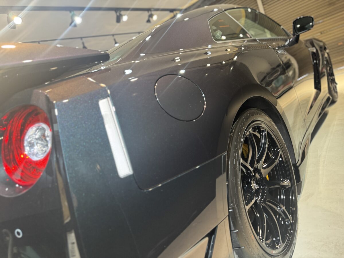 新型日産 GTR R35 nismo T-specへのセラミックコーティングの施工完了