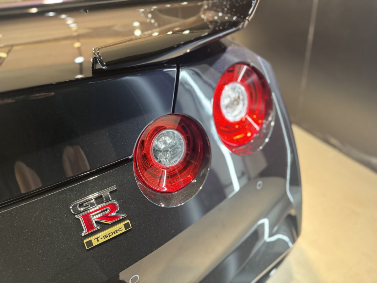 新型日産 GTR R35 nismo T-specへのセラミックコーティングの施工完了