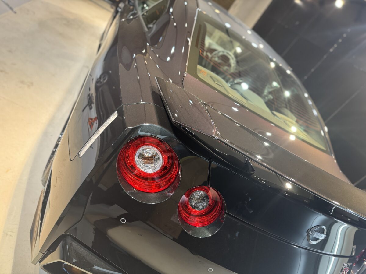 新型日産 GTR R35 nismo T-specへのセラミックコーティングの施工完了