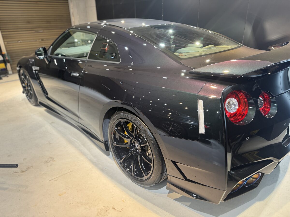新型日産 GTR R35 nismo T-specへのセラミックコーティングの施工完了
