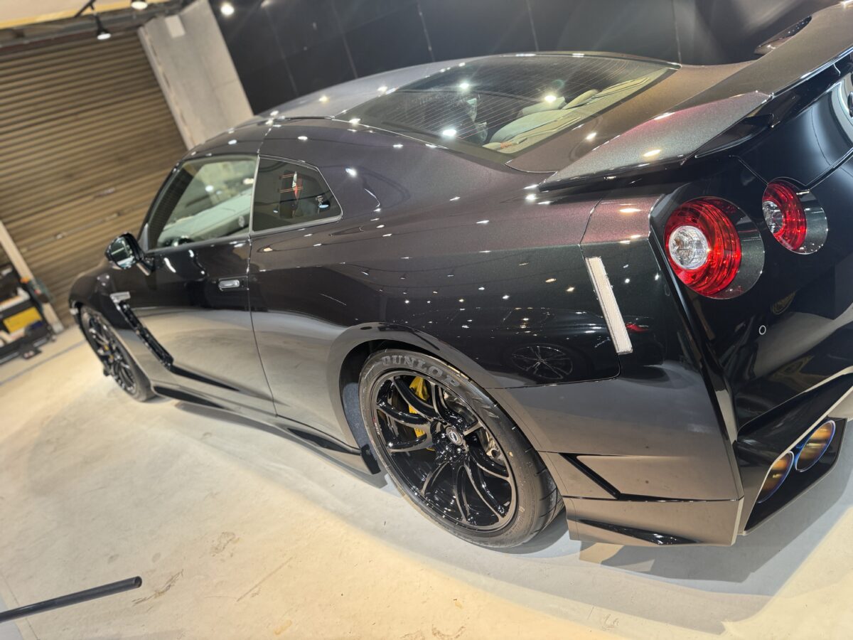 新型日産 GTR R35 nismo T-specへのセラミックコーティングの施工完了