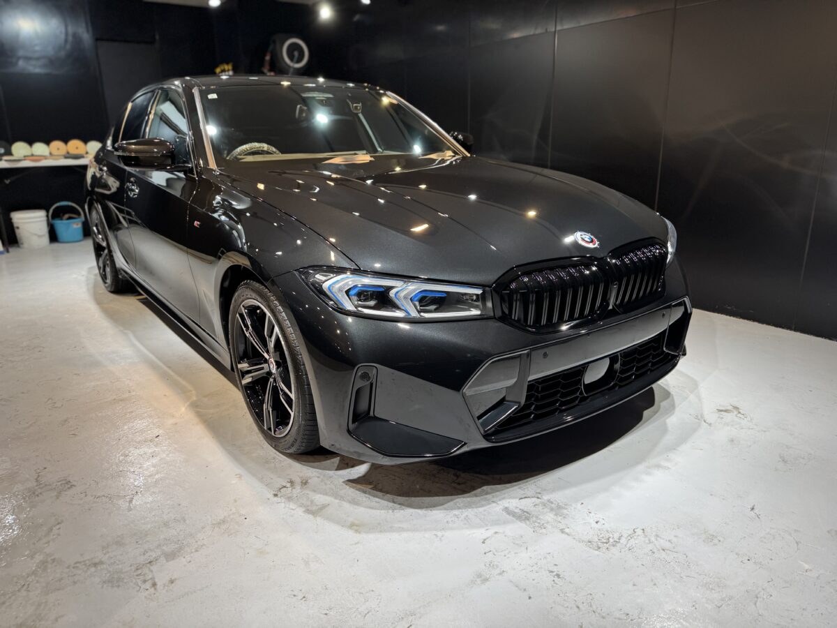 BMW3シリーズ セラミックコーティング二層施工が完了