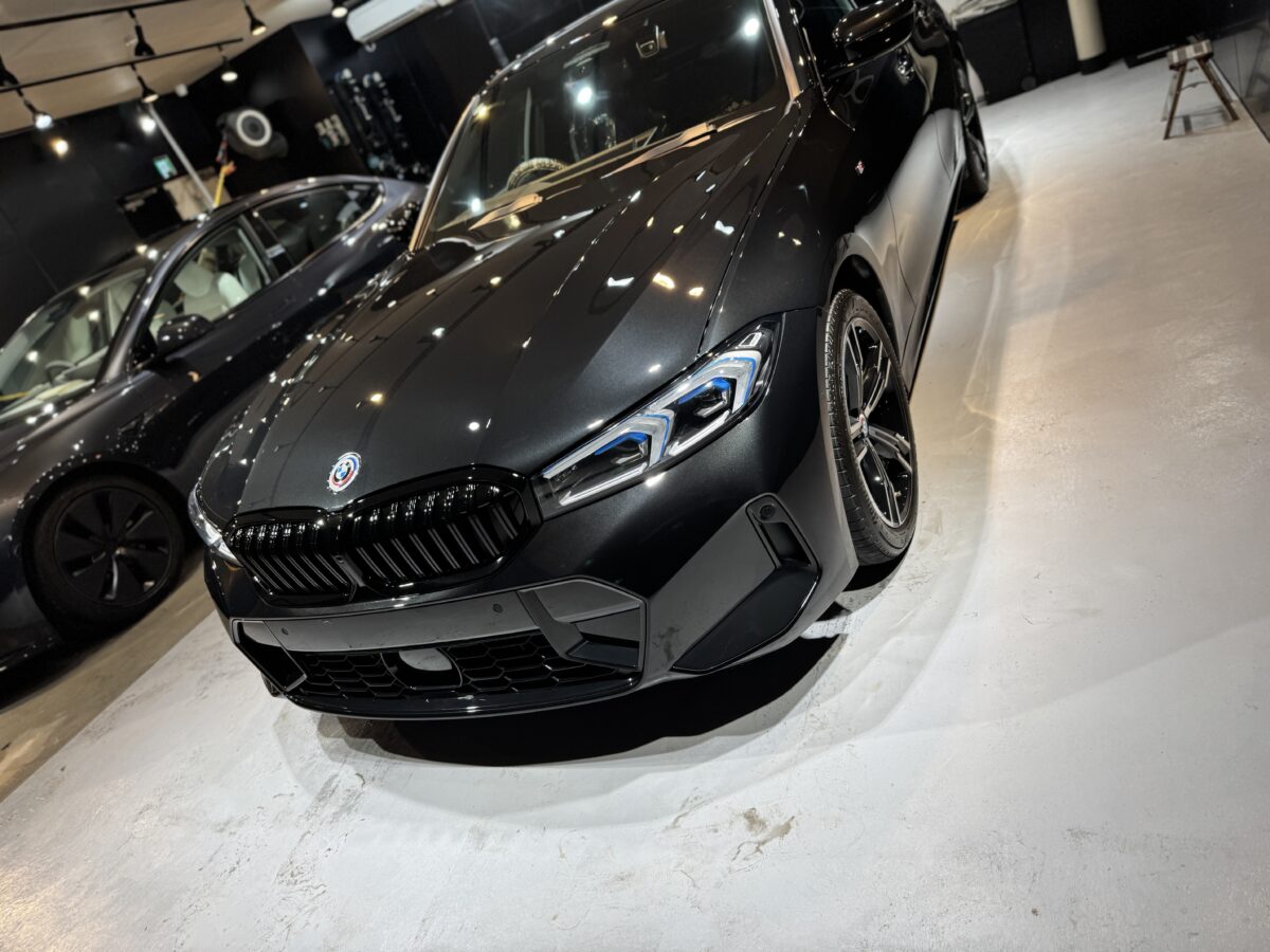 BMW3シリーズ セラミックコーティング二層施工が完了