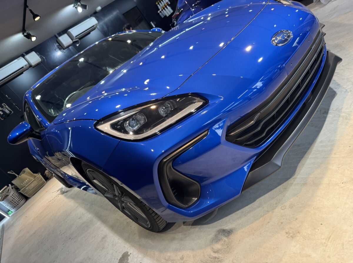 スバル BRZへのガラスコーティングの施工が完了