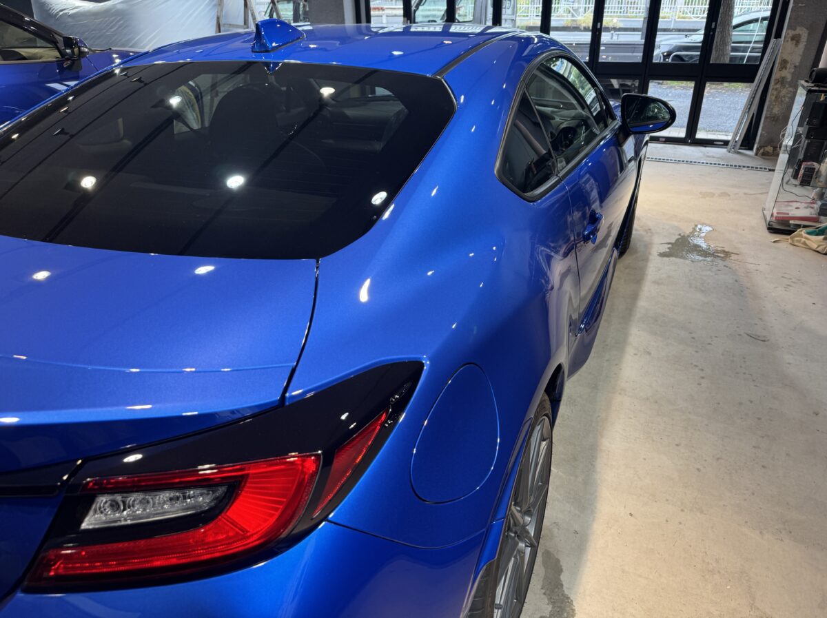 スバル BRZへのガラスコーティングの施工が完了