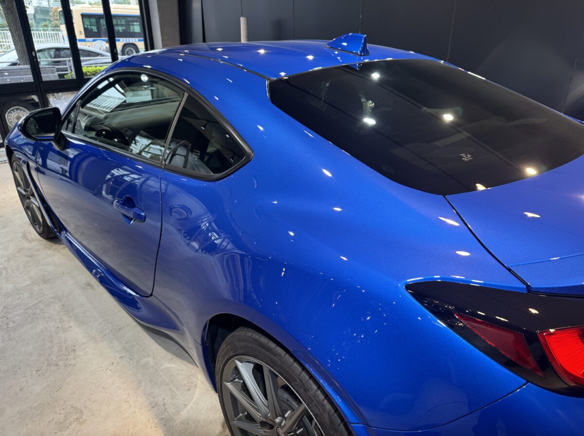 スバル BRZへのガラスコーティングの施工が完了