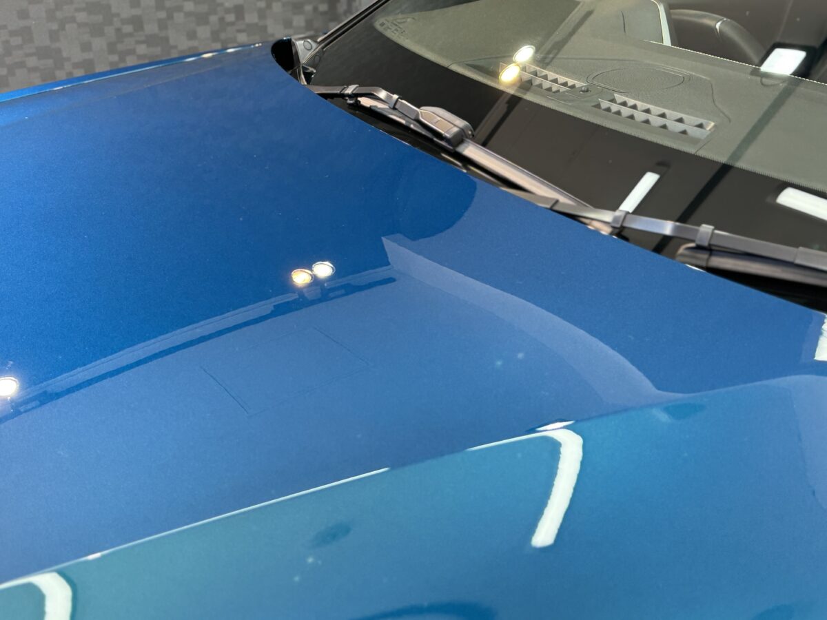 プジョー308へガラスコーティングの施工が完了