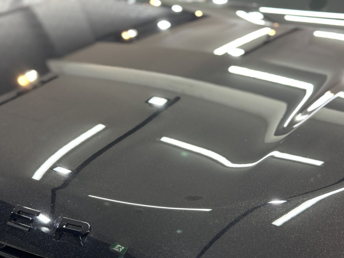 新型車レンジローバ ヴェラールのガラスコーティング施工完了