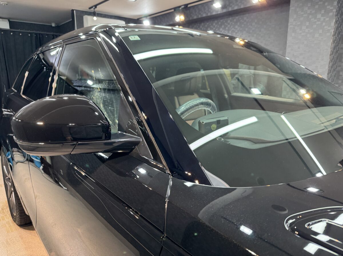 新型車レンジローバ ヴェラールのガラスコーティング施工完了