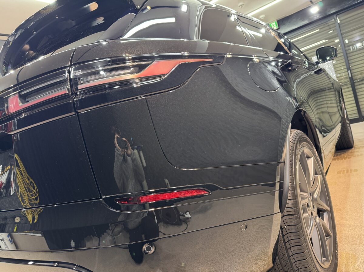 新型車レンジローバ ヴェラールのガラスコーティング施工完了