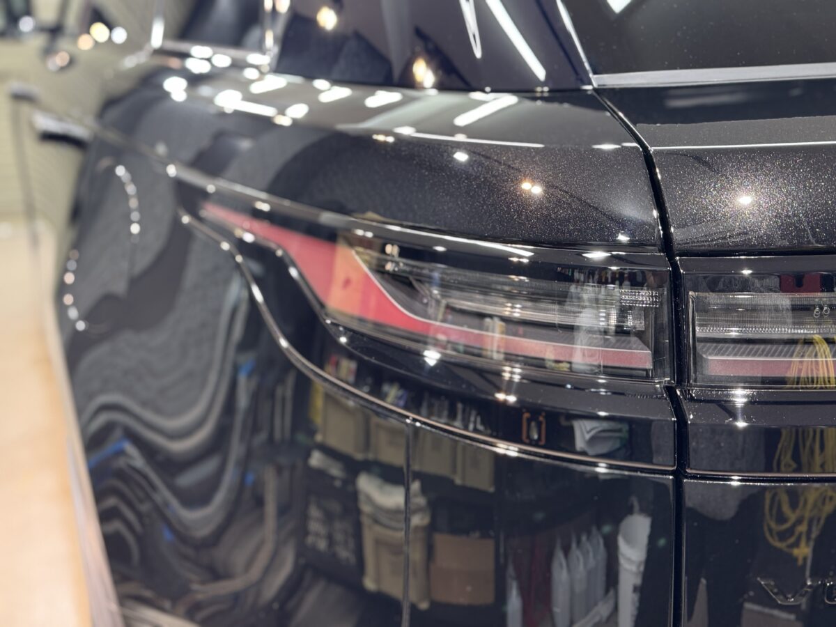 新型車レンジローバ ヴェラールのガラスコーティング施工完了