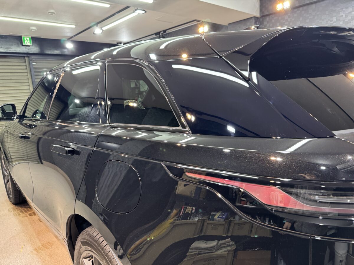 新型車レンジローバ ヴェラールのガラスコーティング施工完了