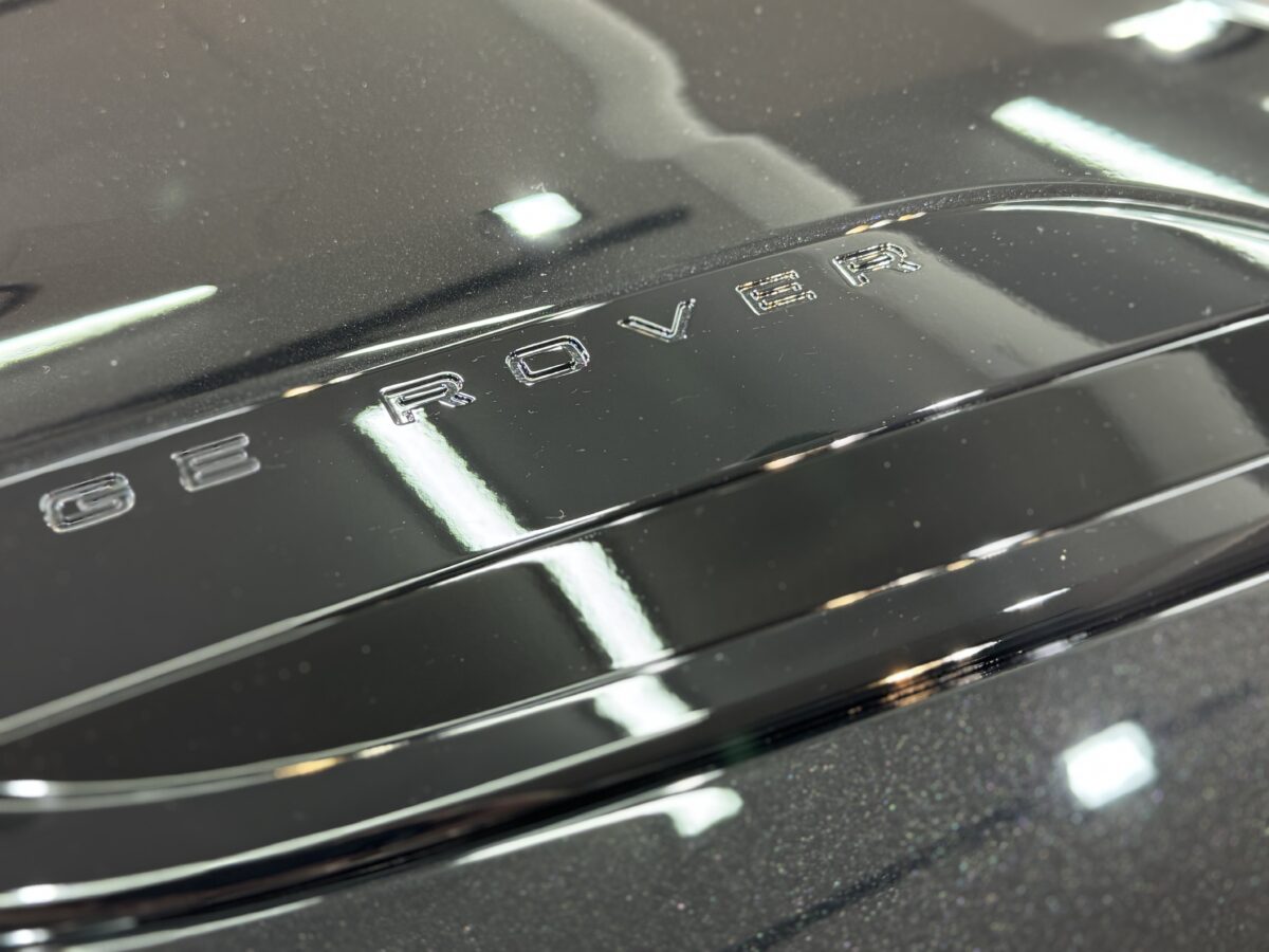 新型車レンジローバ ヴェラールのガラスコーティング施工完了