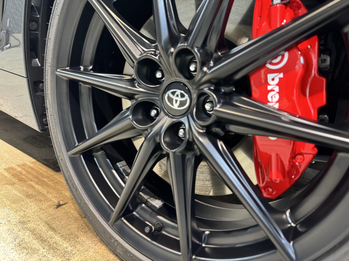 新型車トヨタ GR86へのセラミックコーティング施工が完了
