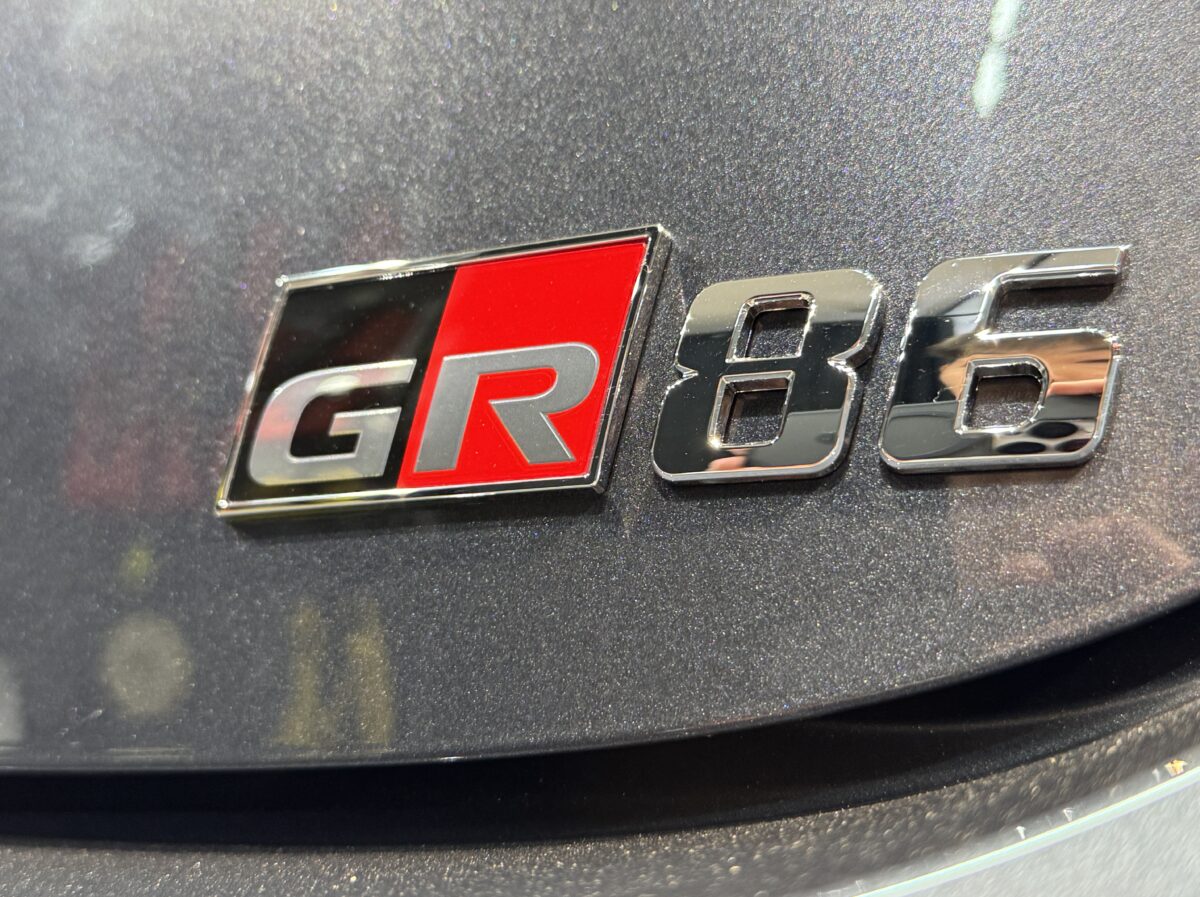 新型車トヨタ GR86へのセラミックコーティング施工が完了