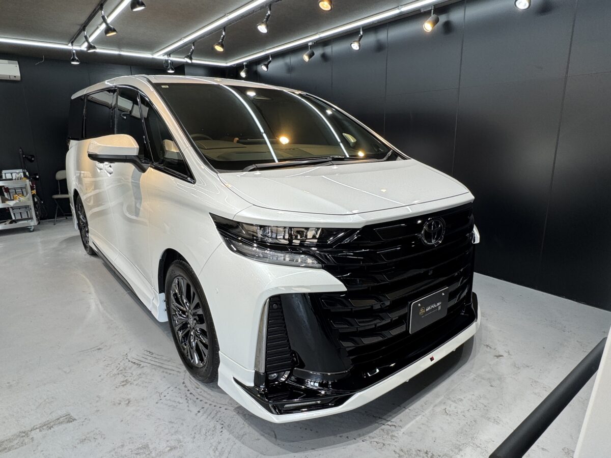 新型トヨタ 40ヴェルファイアへセラミックコーティング二層の施工が完了