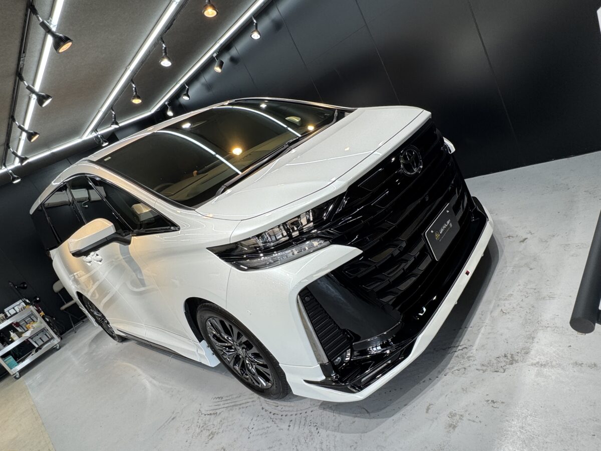 新型トヨタ 40ヴェルファイアへセラミックコーティング二層の施工が完了