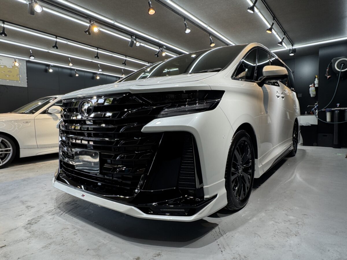 新型トヨタ 40ヴェルファイアへセラミックコーティング二層の施工が完了
